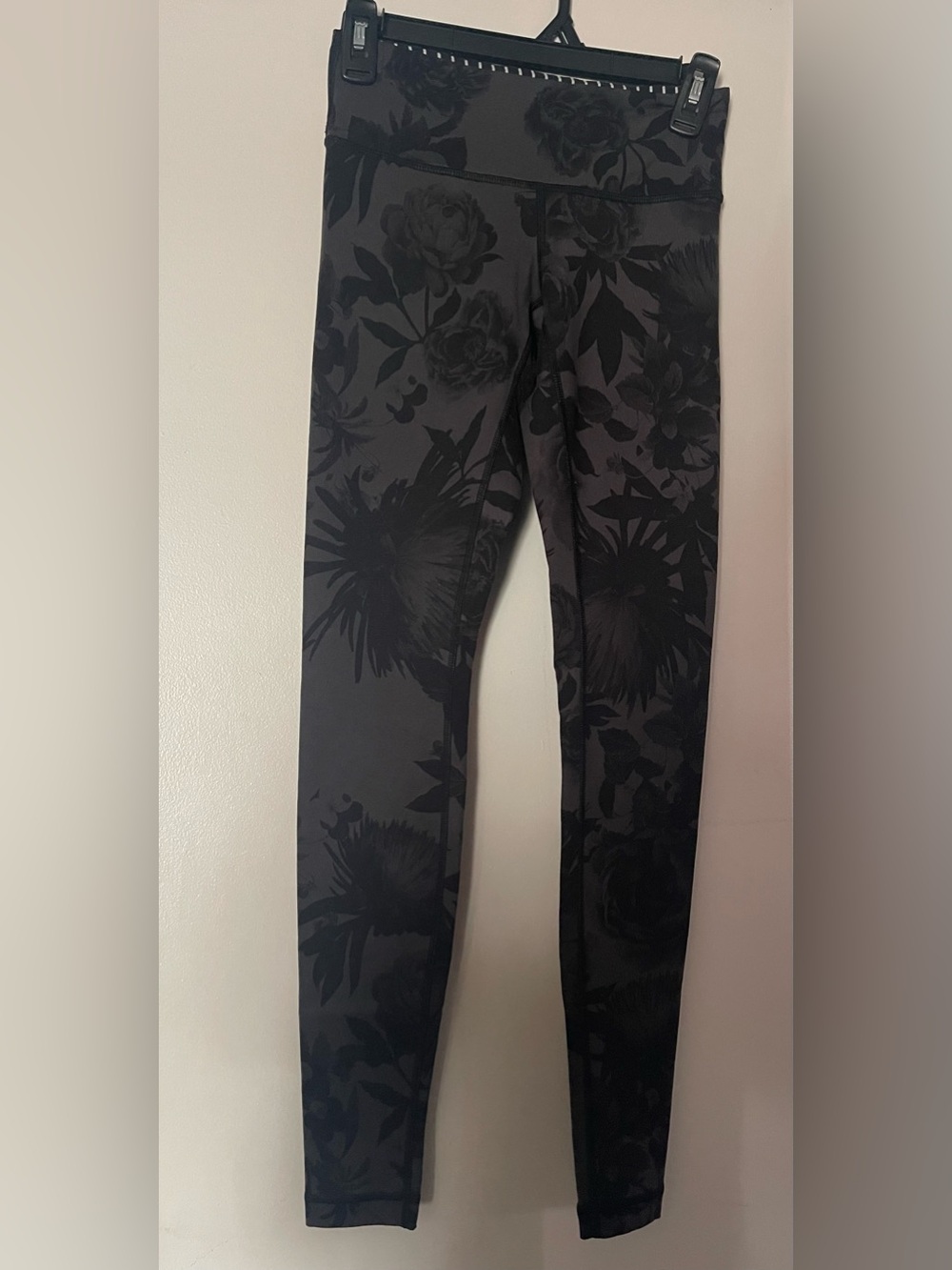 Lululemon black stamped leggings